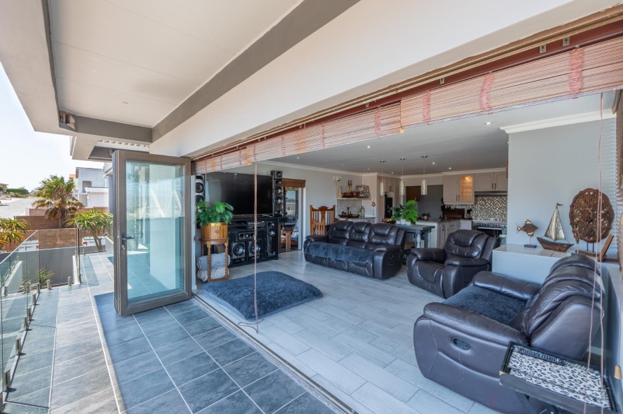 7 Bedroom Property for Sale in Myburgh Park Western Cape